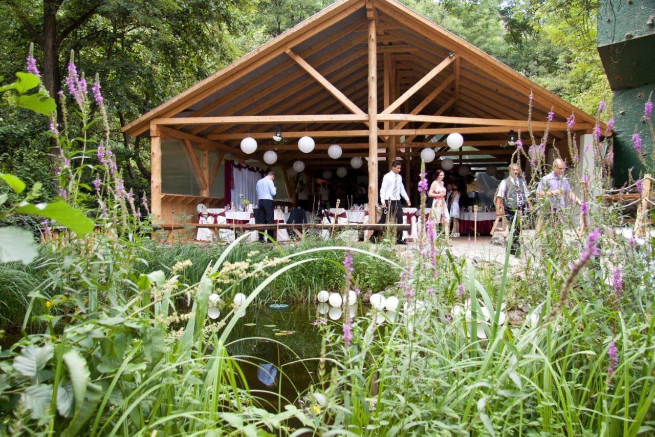 Öko-Park® Panzió-Kemping és Kalandpark Szarvasko Bagian luar foto